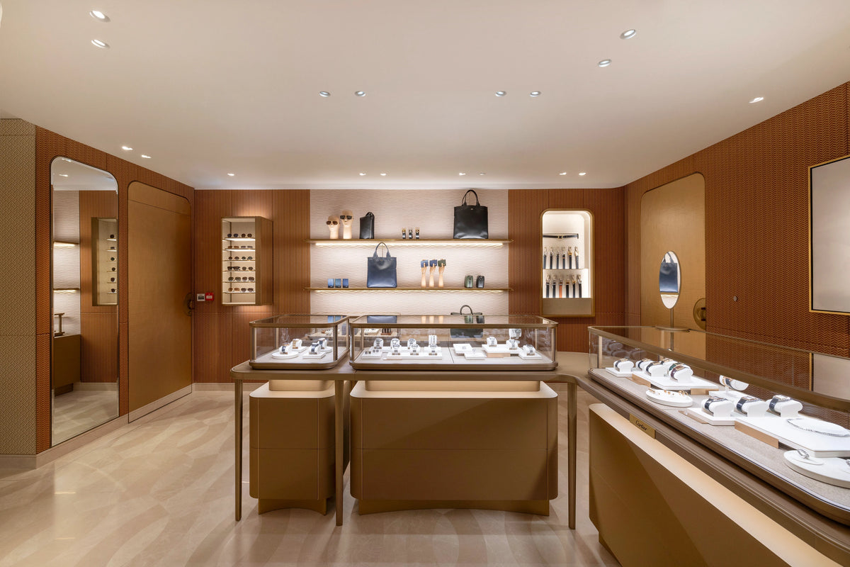 Custom jewelry store interior and display fixtures