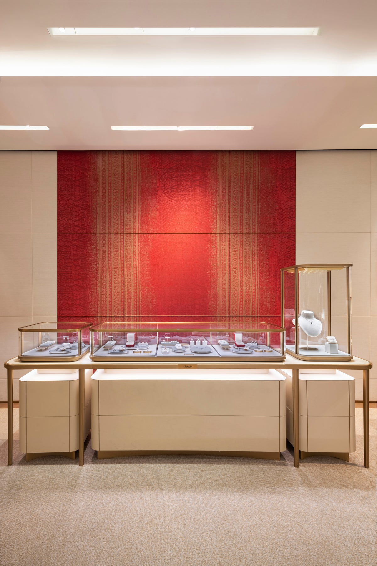 Classic elegant jewelry or watch store interior by Mascustom 1