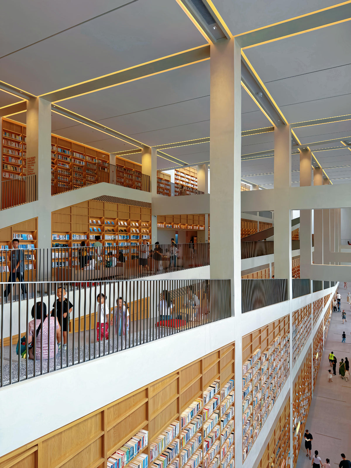 Retail interior by Mascustom