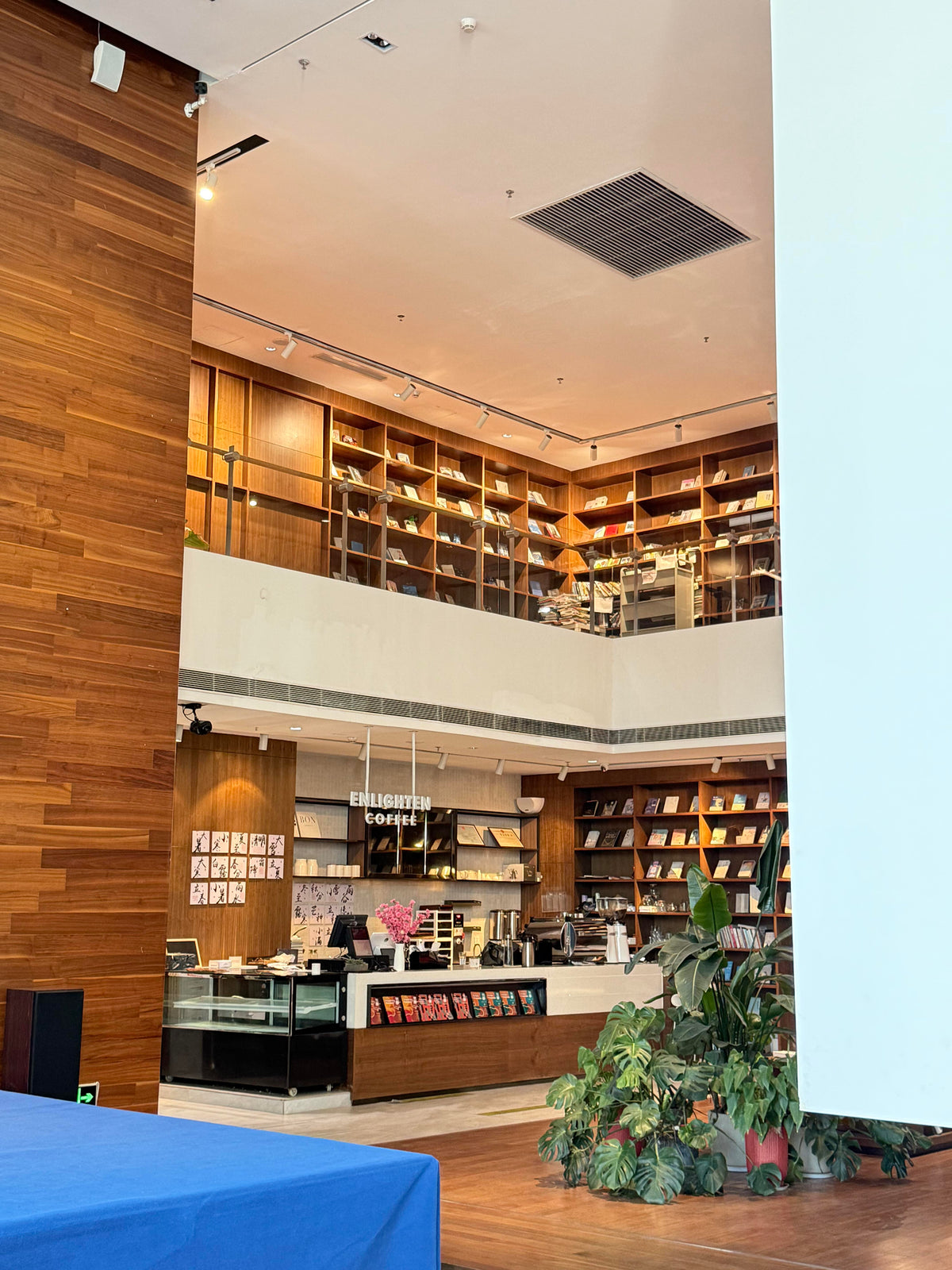 Retail interior by Mascustom