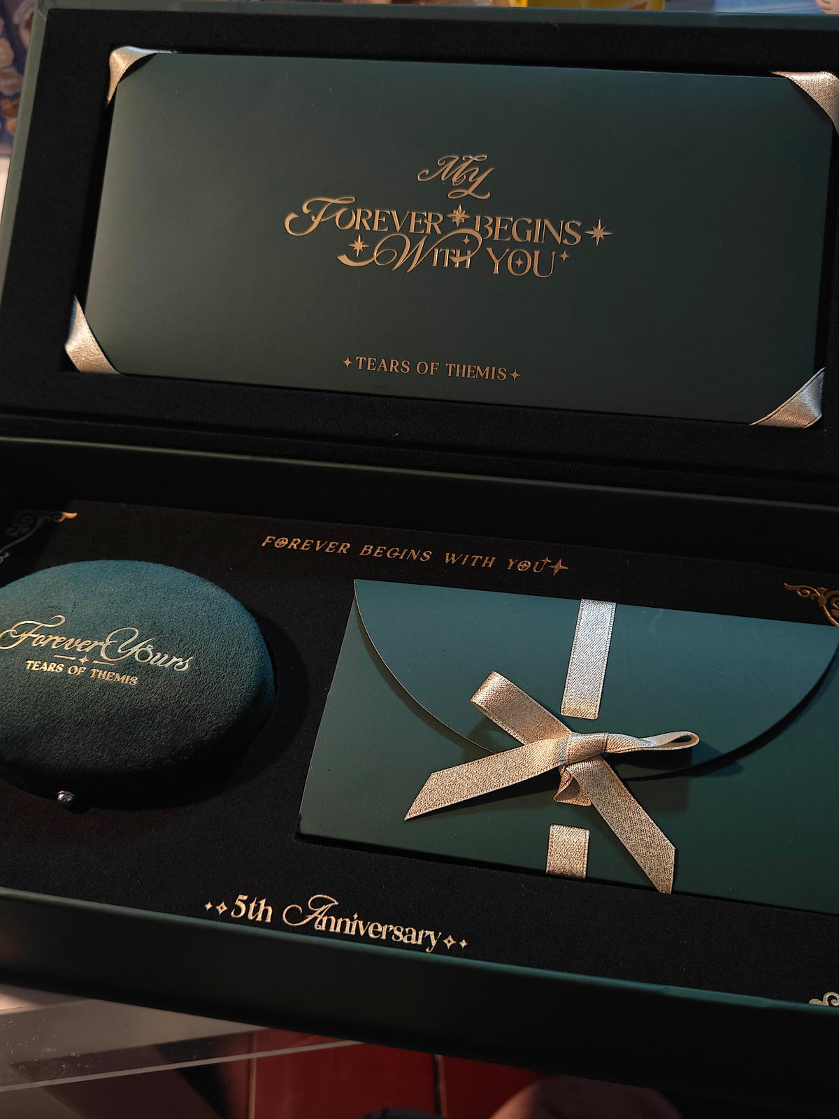 Emerald green luxury jewelry gift box set