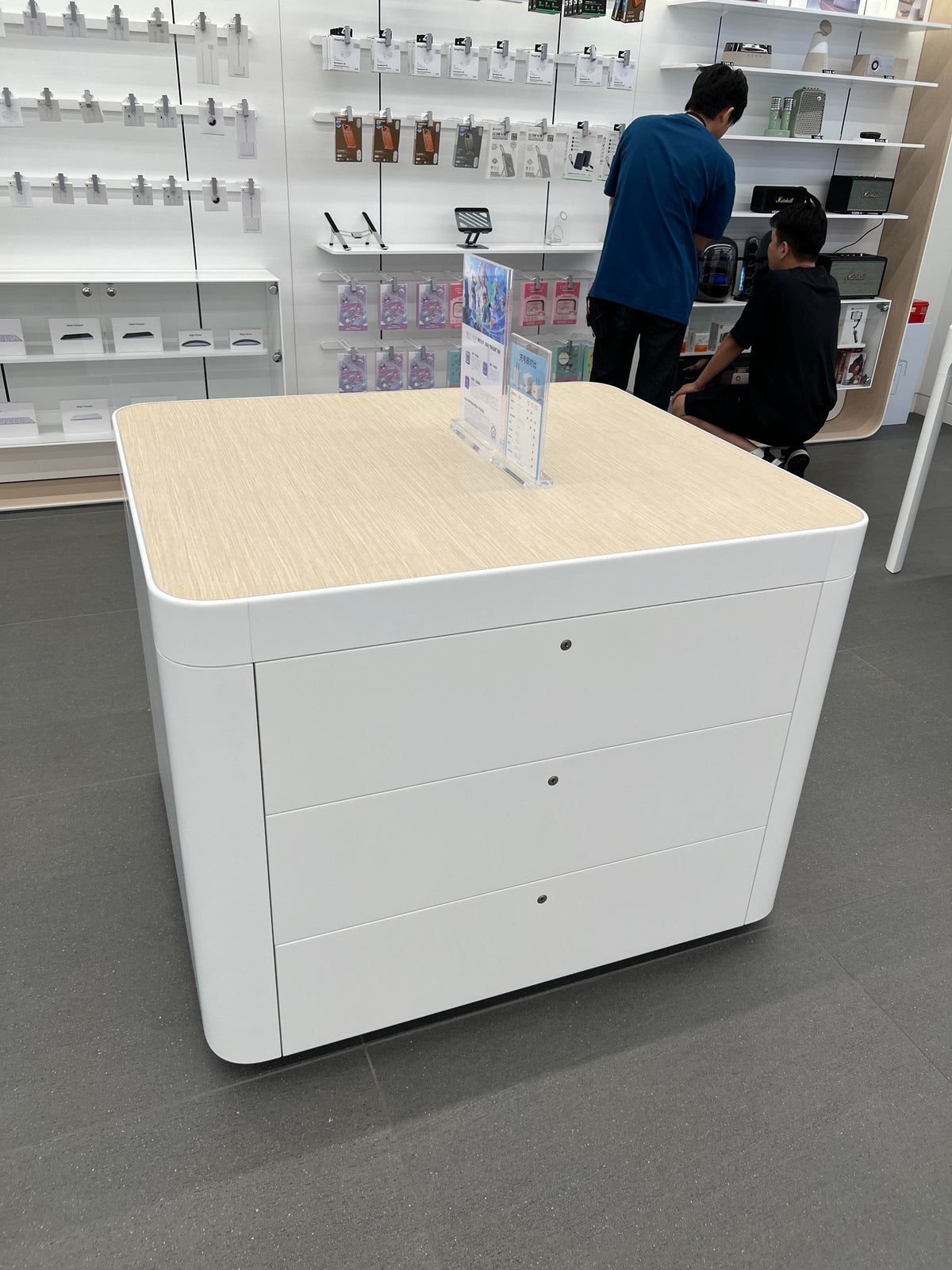 Retail interior by Mascustom