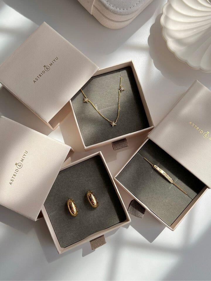 Astrid & Miyu blush pink jewelry boxes