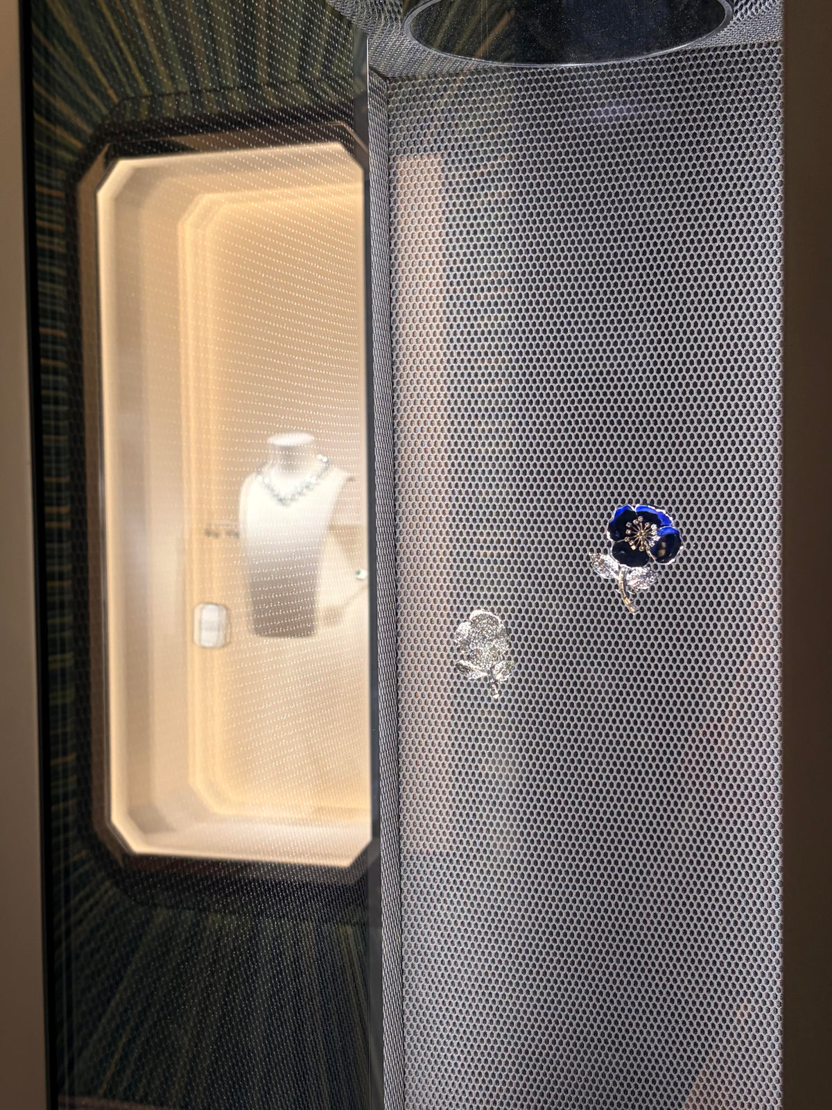 Lit display niche with metal mesh panel