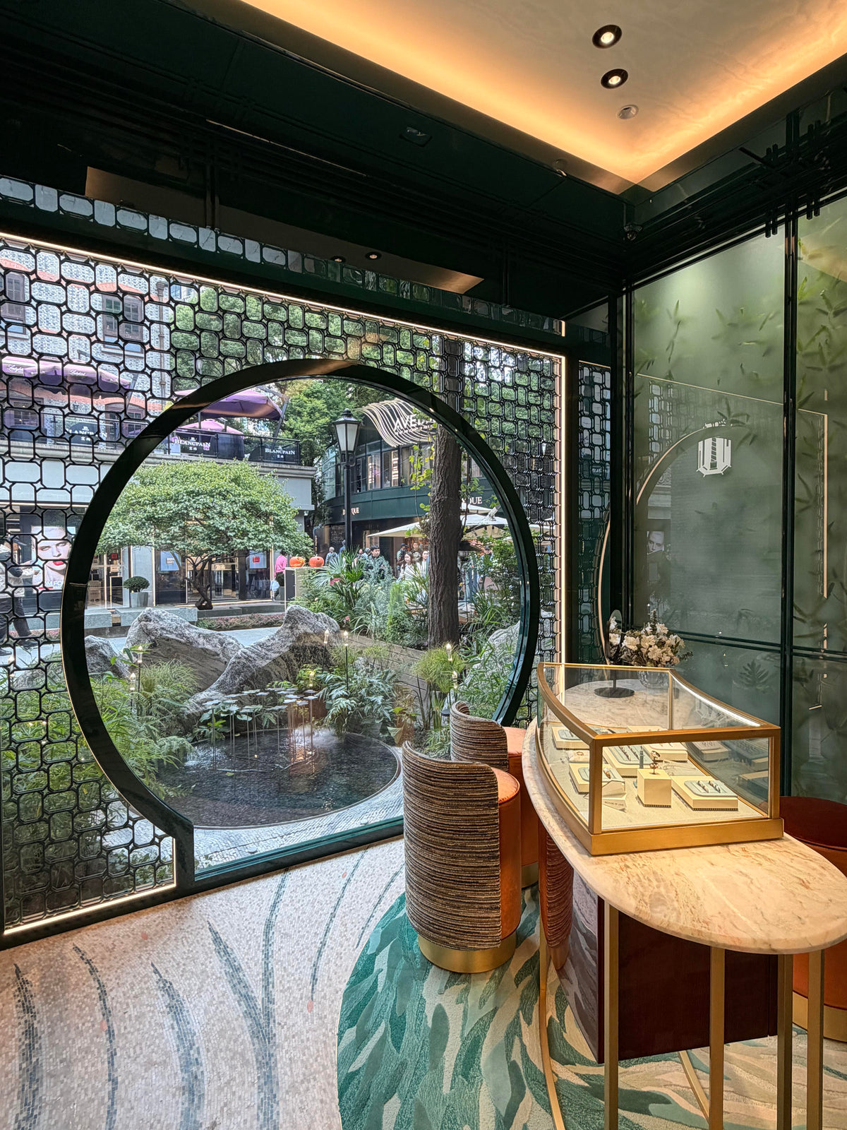 Art Deco inspired luxury retail interior by Mascustom 6