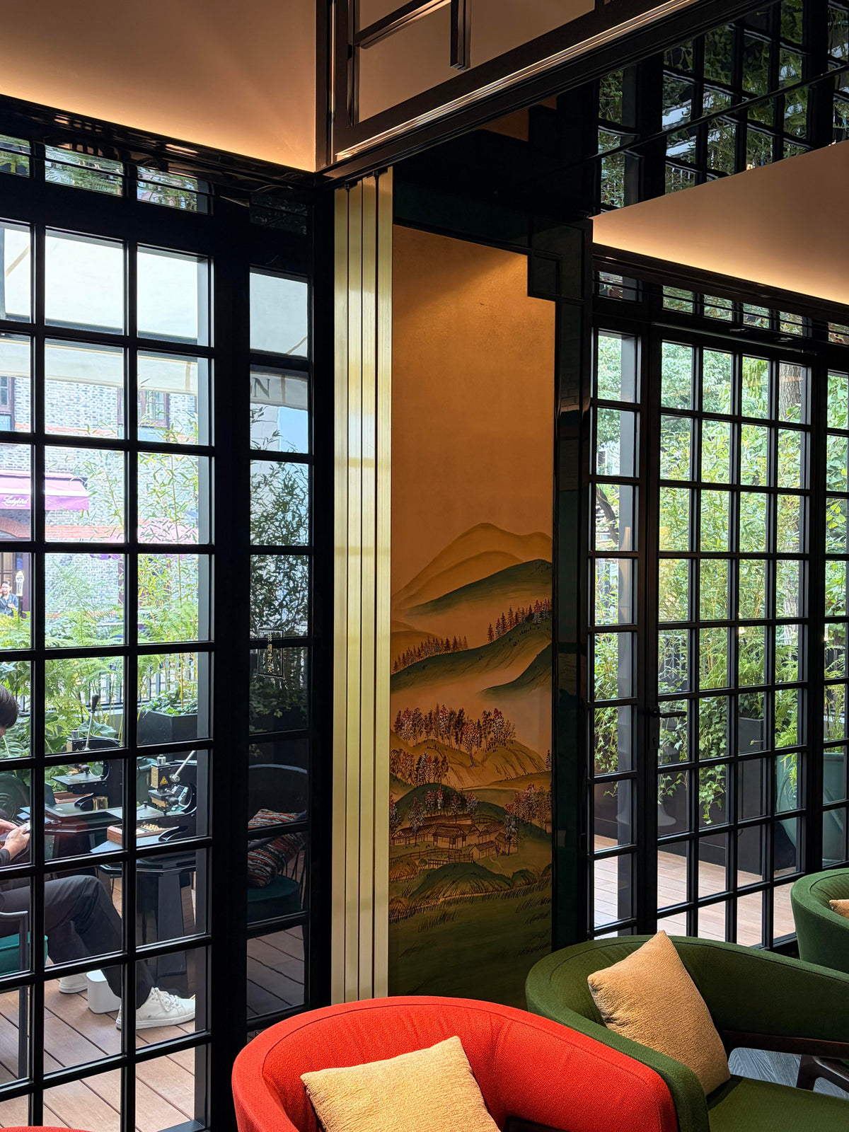 Art Deco inspired luxury retail interior by Mascustom 3