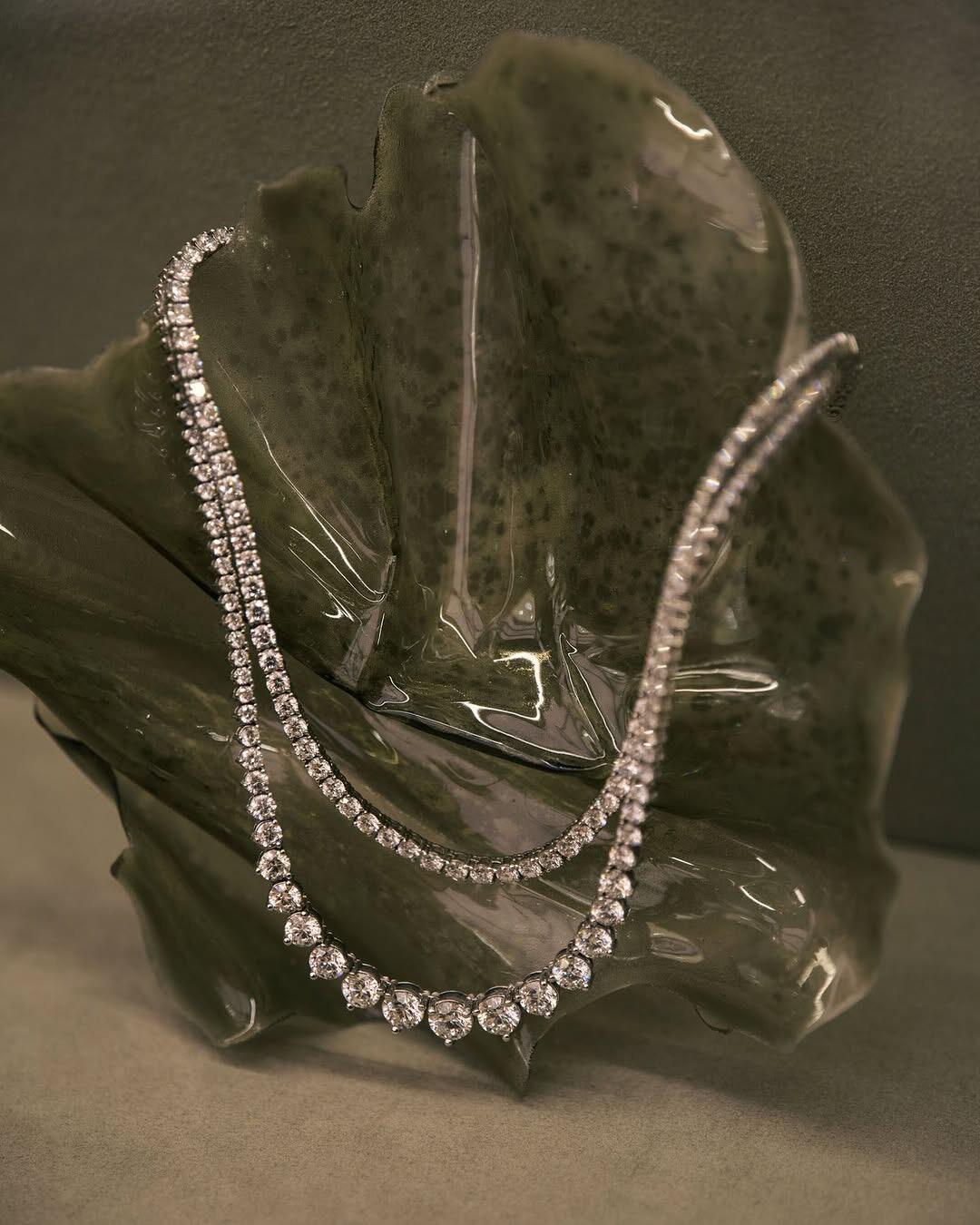 Resin sculptural necklace display stand