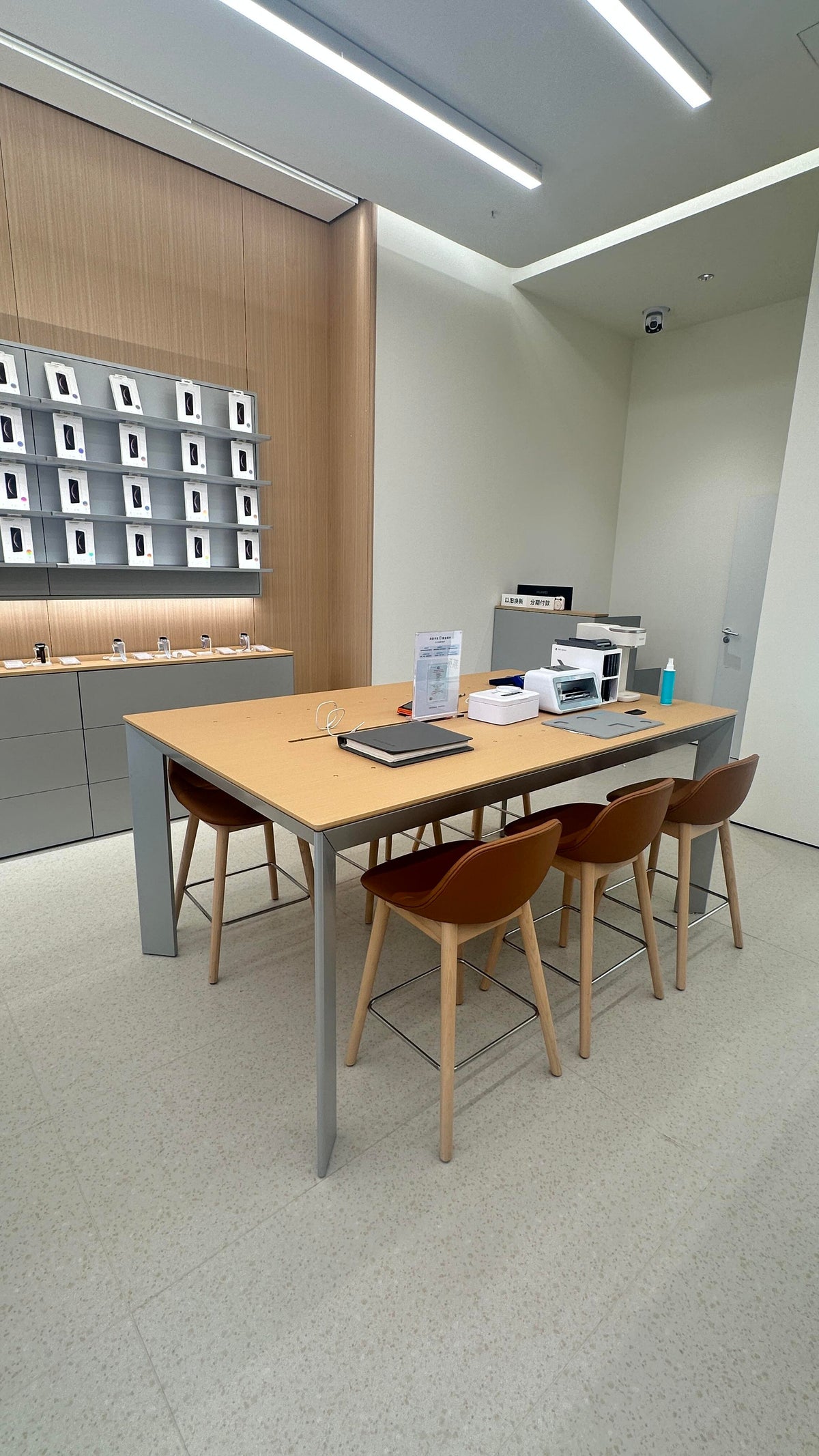 Futuristic technology led watch or jewelry store interior by Mascustom 4