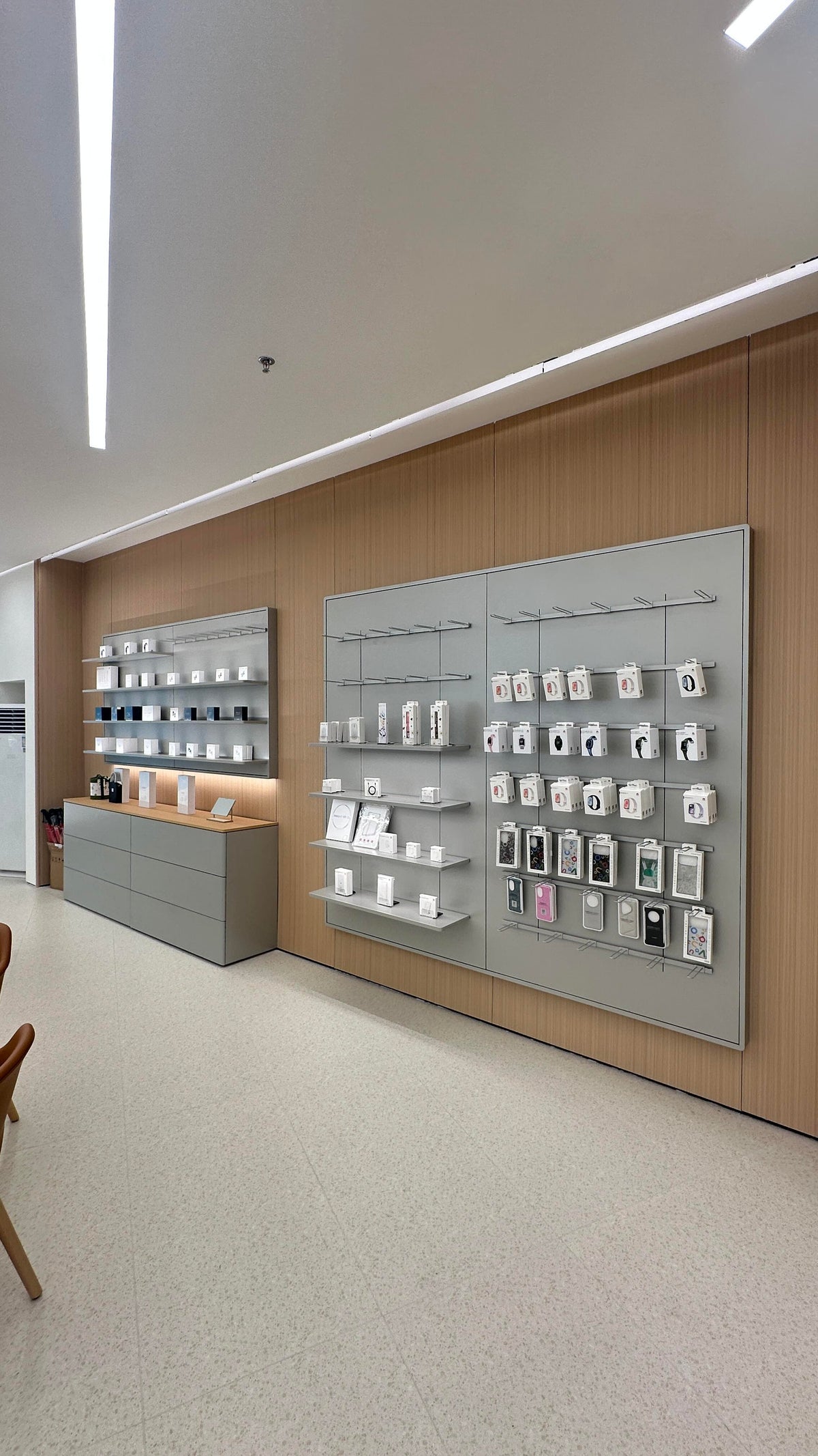 Futuristic technology led watch or jewelry store interior by Mascustom 1