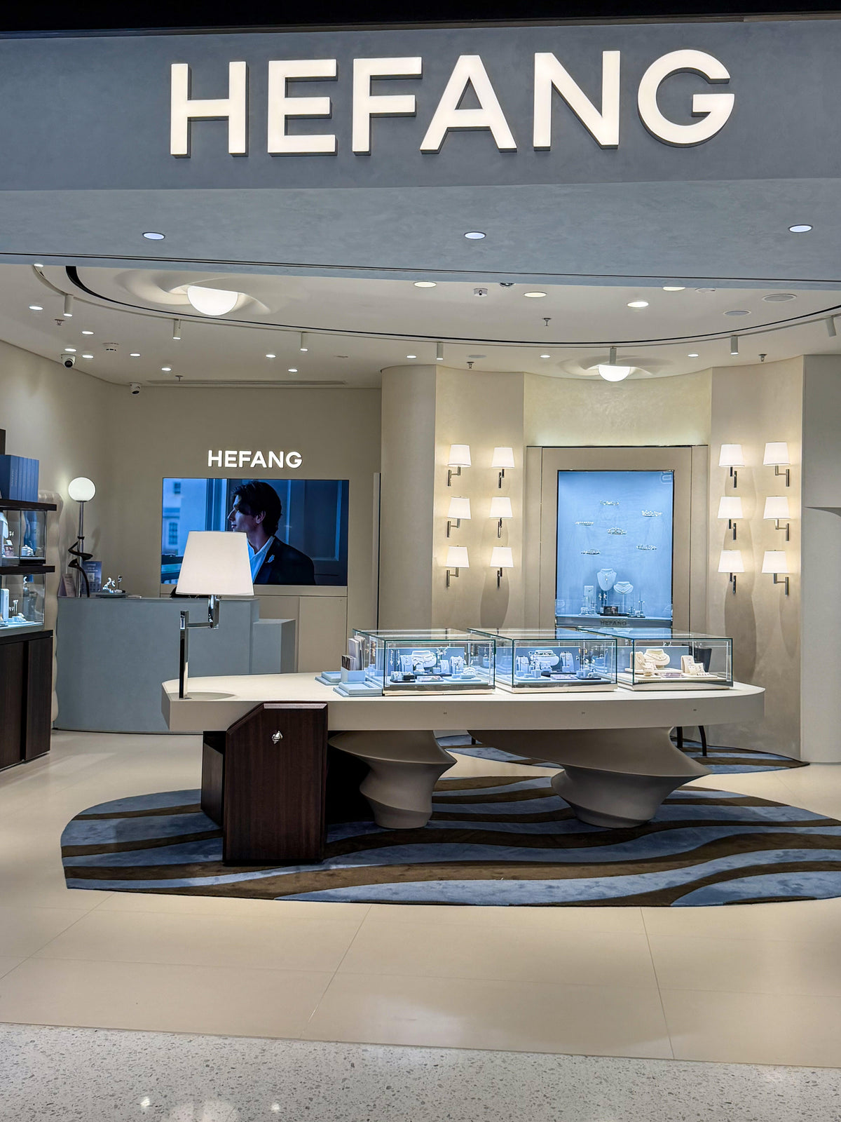 Contemporary minimal retail interior by Mascustom 8