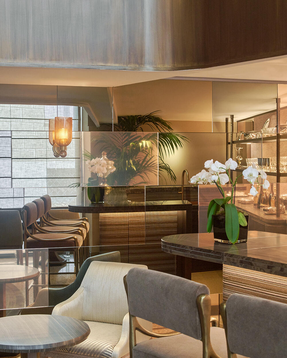 Modern luxury jewelry and watch boutique interior by Mascustom 3