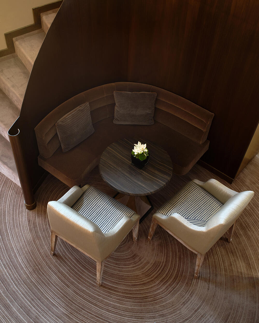 Modern luxury jewelry and watch boutique interior by Mascustom 5