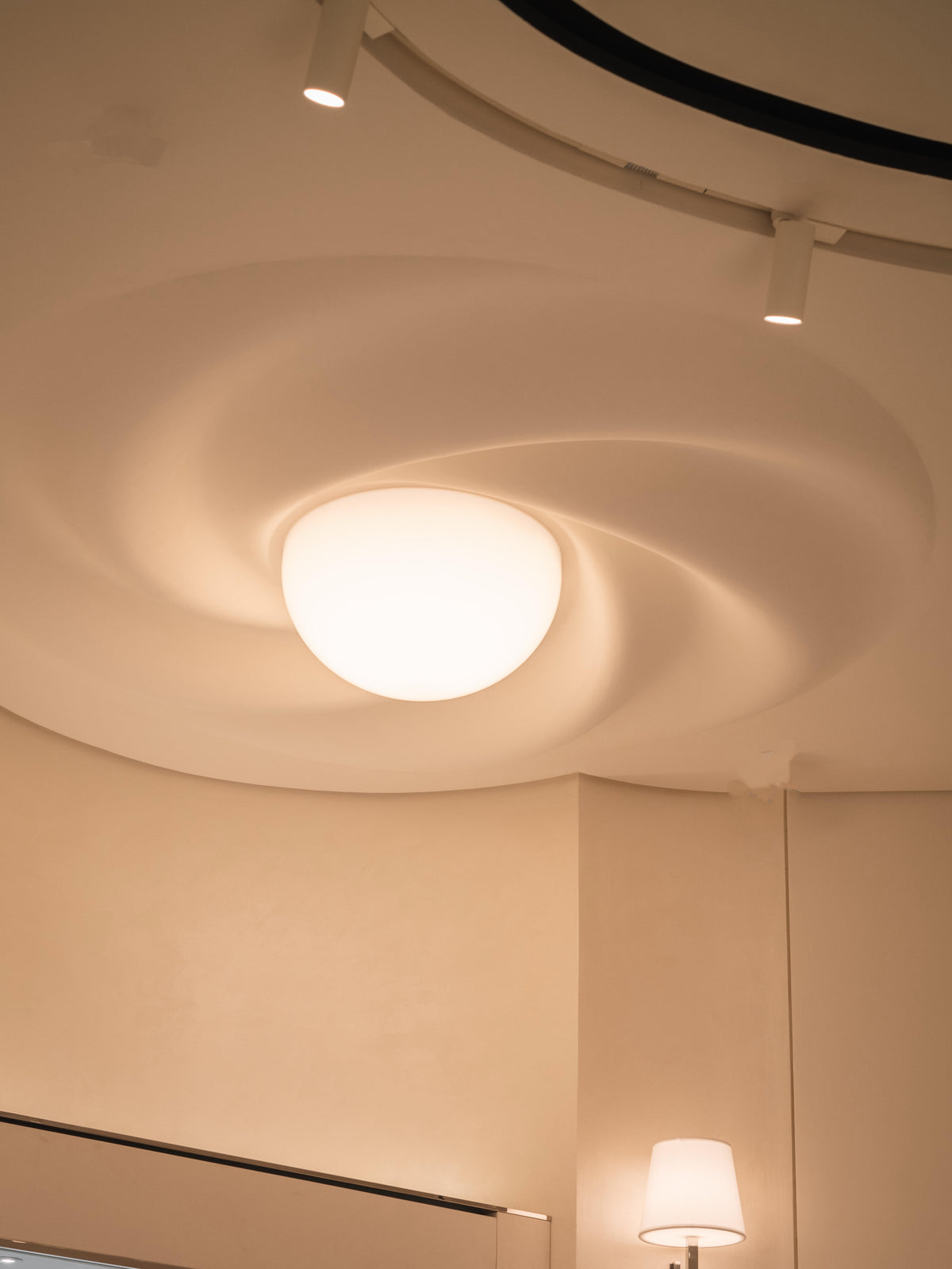 Contemporary minimal retail interior by Mascustom 7