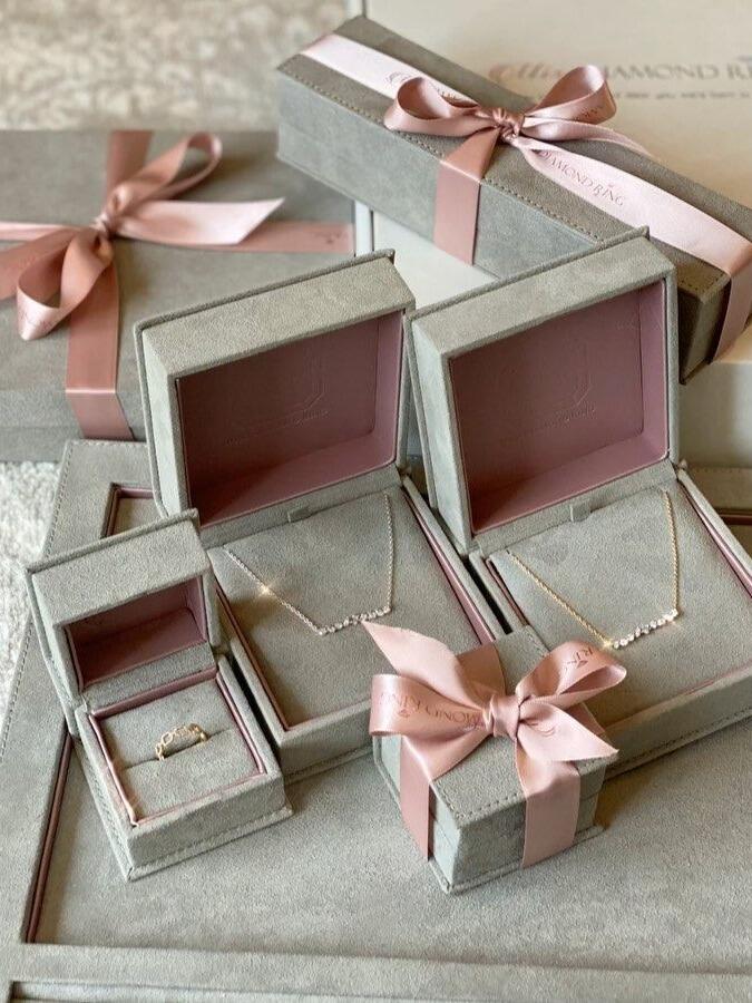 Grey velvet jewelry box set pink ribbon