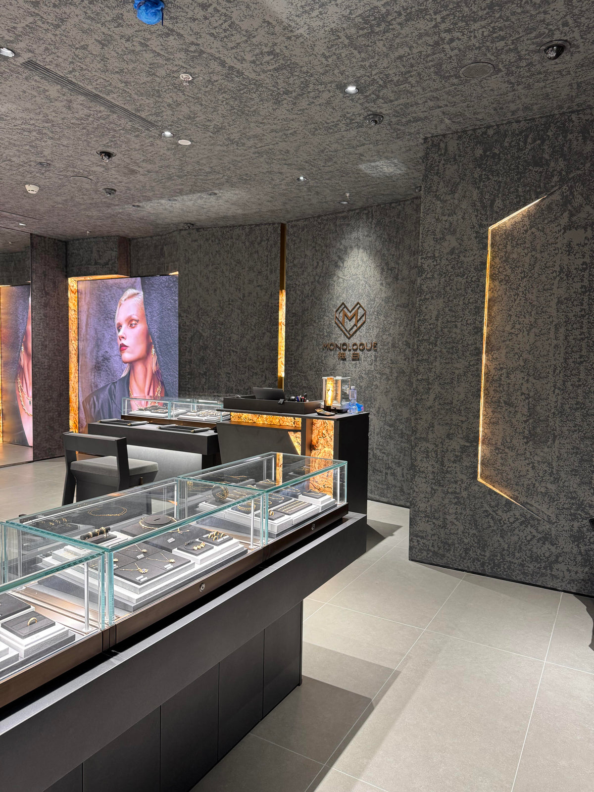MONOLOGUE dark luxury jewelry boutique