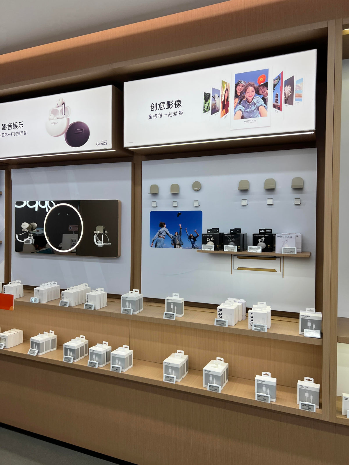 Retail interior by Mascustom