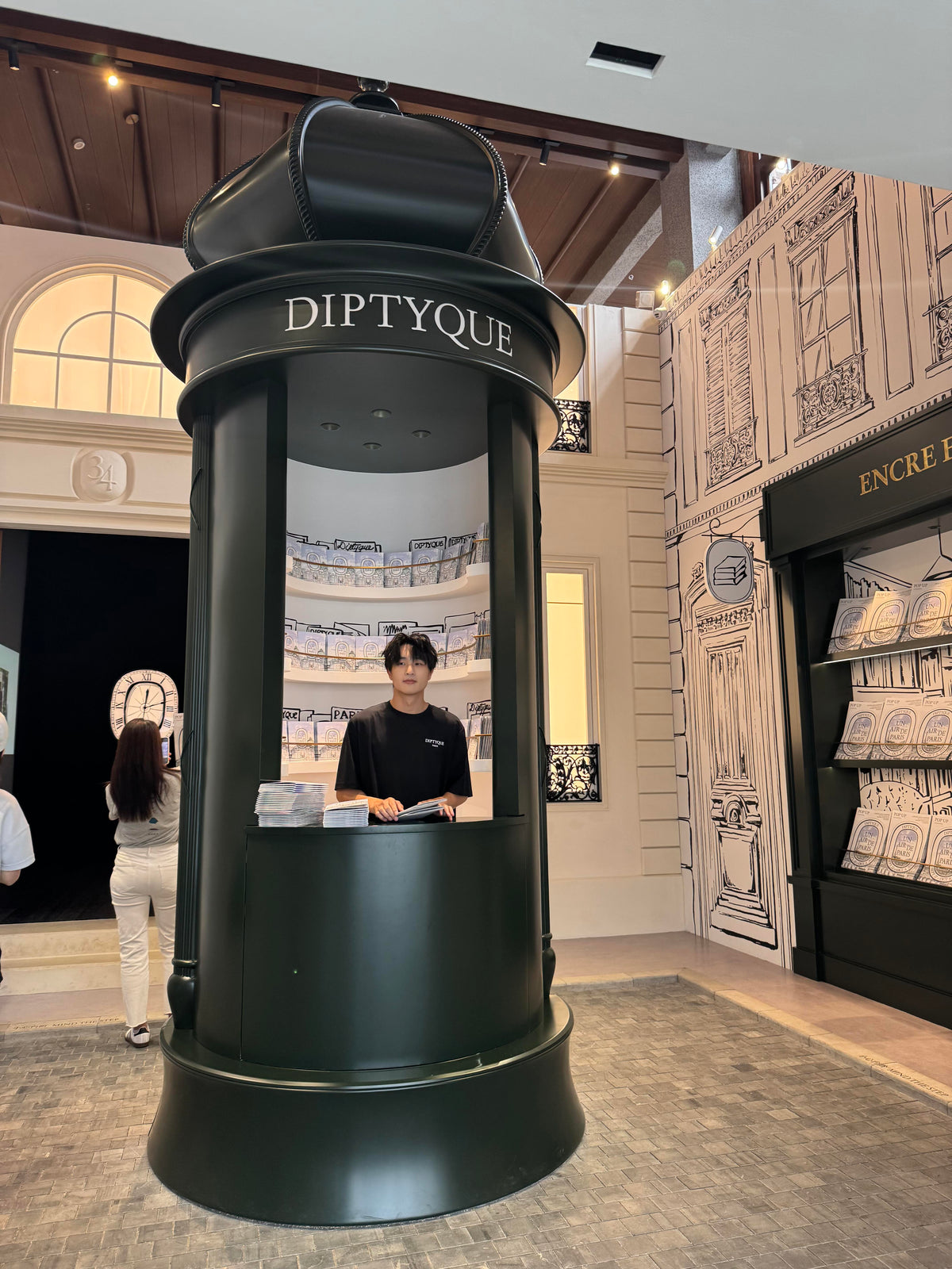 Diptyque pop-up green kiosk Parisian mural